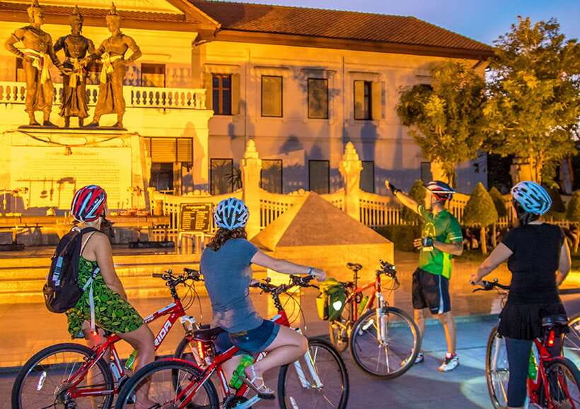 Chiang Mai: Private Historic Old City Bike Tour - Night - Morning or night: which departure suits you?