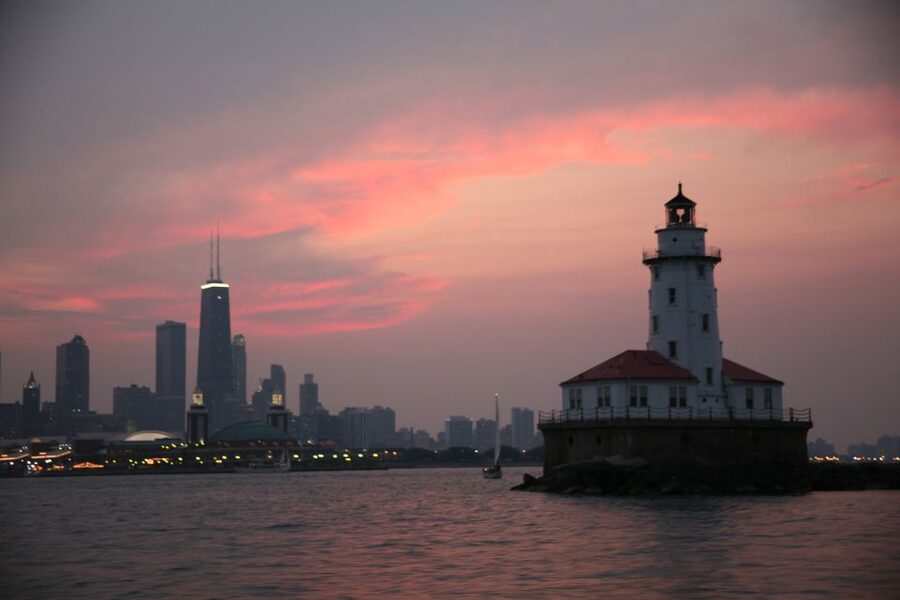 Chicago by Night River and Lake Cruise - From Michigan Avenue to the main branch