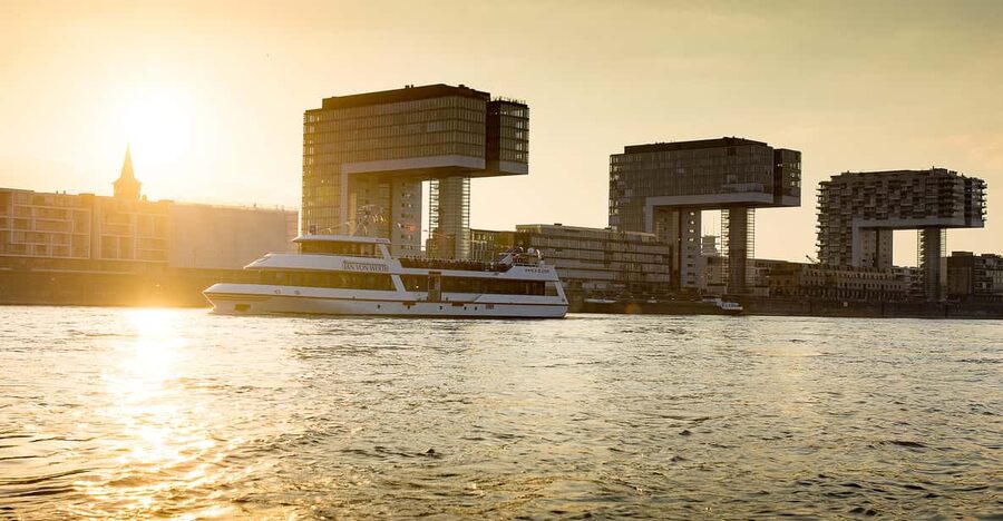 Cologne: 2-Hour Evening Cruise on the Rhine River - Choosing between the open deck and indoor windows