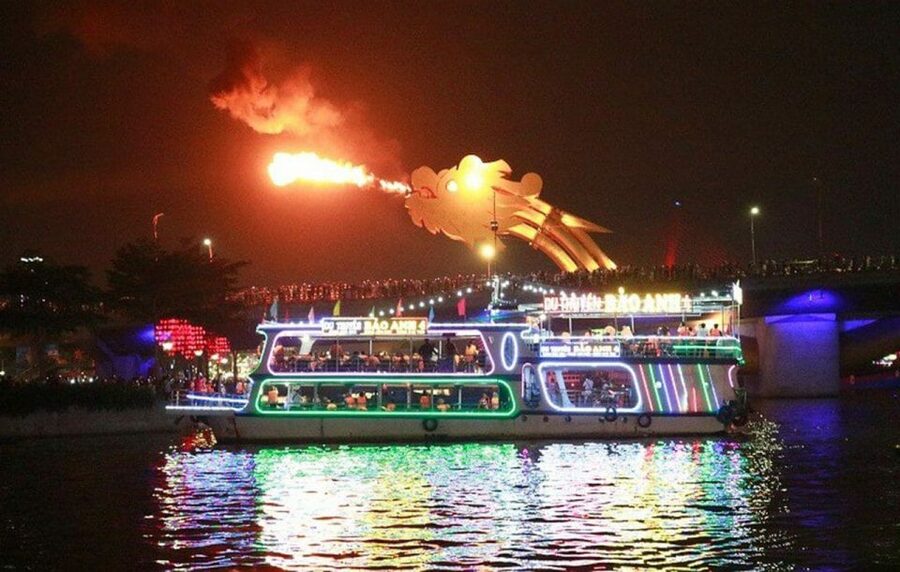 Da Nang: Han River Local Cruise by Night - The first 40 minutes on the Han River