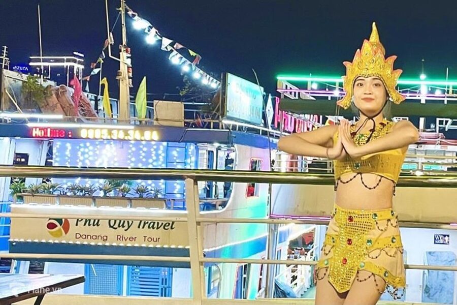 Da Nang: Han River Local Cruise by Night - Choosing between the simple cruise and dinner
