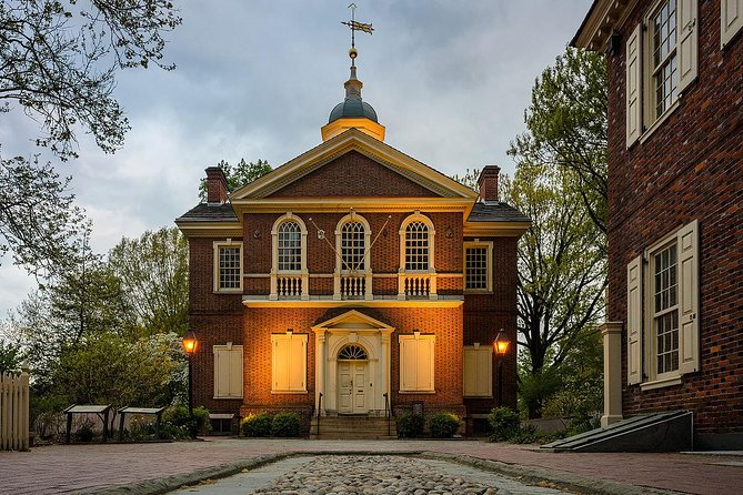 Dark Philly Adult Night Tour - Presidents, Congress, and the flaws behind the portraits