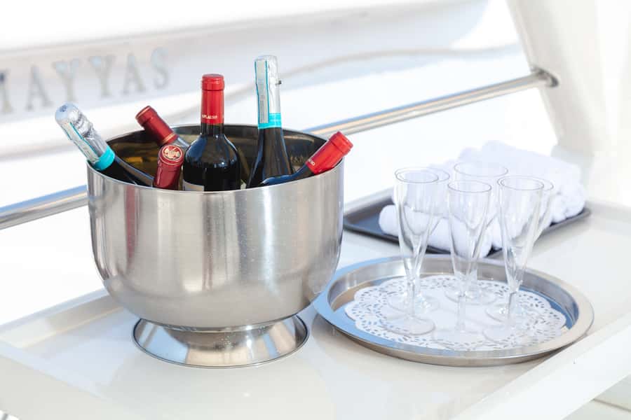 Dubai: Sunset & Night Cruise with Bites and Drinks - A skyline cruise with a party feel