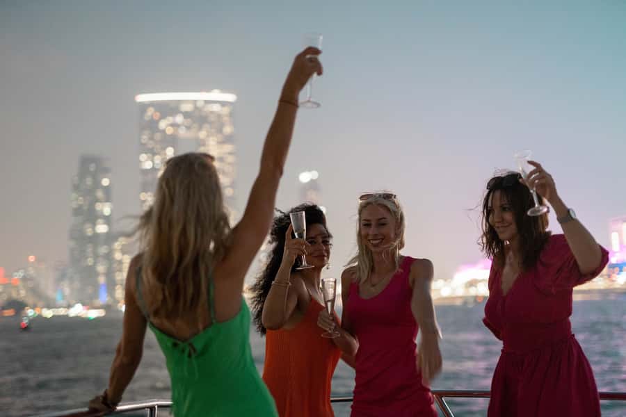 Dubai: Sunset & Night Cruise with Bites and Drinks - Who will get the most from this cruise