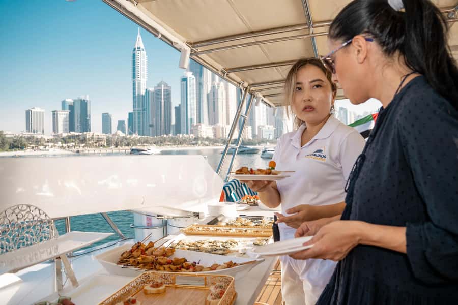 Dubai: Sunset & Night Cruise with Bites and Drinks - Choosing between 5 PM sunset and 8 PM lights