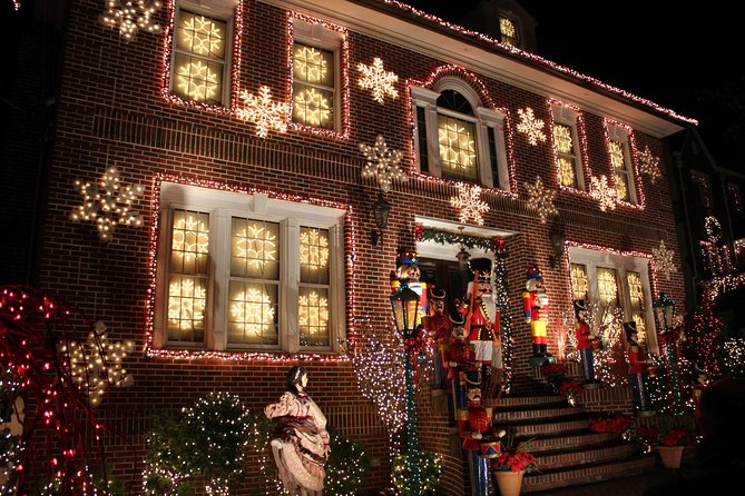 Dyker Heights Brooklyn Christmas Lights Tour - Who should book this Christmas lights tour?