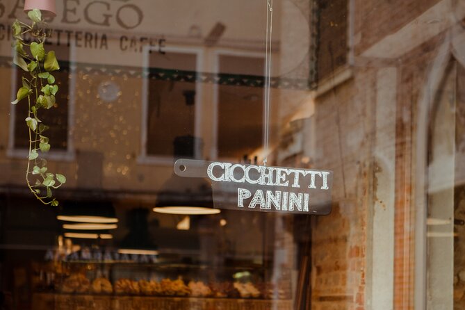 Eat like a Local: Venice Cicchetti and Wine Tasting Evening Tour - A walk through Campo dei Frari and Santa Margherita