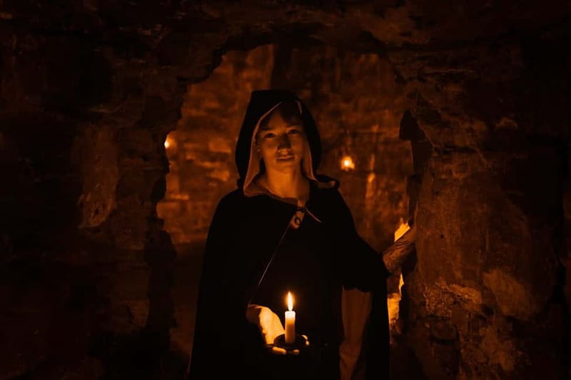 Edinburgh: Underground Vaults and Graveyard Evening Tour - Practical tips for a better visit