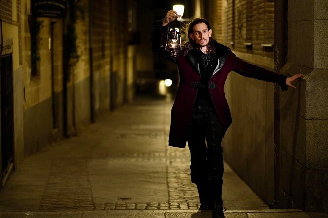 Evening Walking Tour: Spanish Inquisition & Legends of Old Madrid - Plaza de la Villa: narrow streets and old Madrid