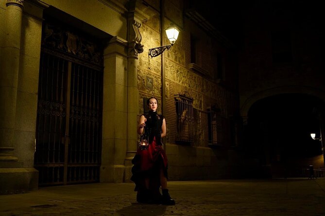 Evening Walking Tour: Spanish Inquisition & Legends of Old Madrid - What the guide contributes to the experience