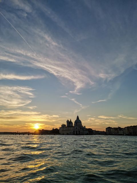 Evening Walking Tour with optional motorboat Ride - Key points at a glance