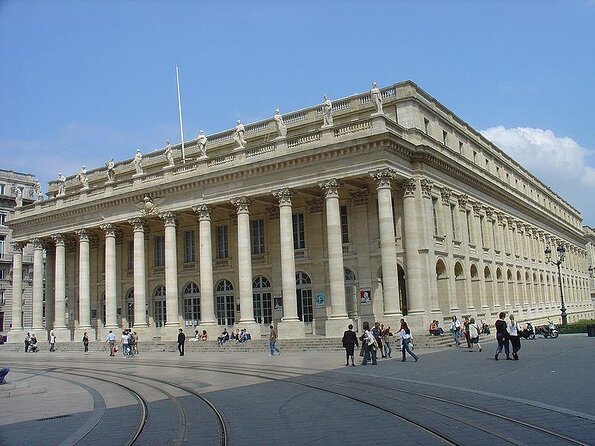 Exclusive ! Discover Vibrant Bordeaux at Night :Night Tour! - Key points to know before booking