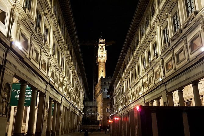 Florence Evening Walking Tour: Stories of Power, Love & Betrayal - Santo Stefano al Ponte and the stories behind the famous squares