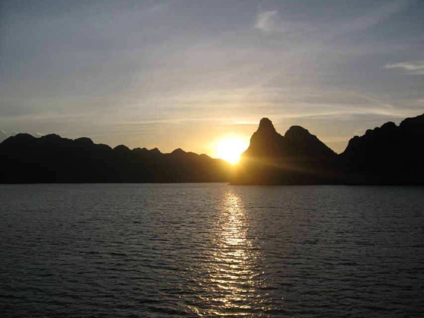From Hanoi: Ha Long - Bai Tu Long Bay 2-Day 1-Night Cruise - Why Bai Tu Long Bay is the better setting