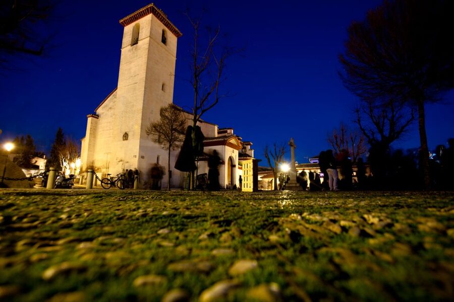 Granada: Albaicin and Sacromonte Evening Walking Tour - La Caldereria: Granadas first taste of the Albaicin