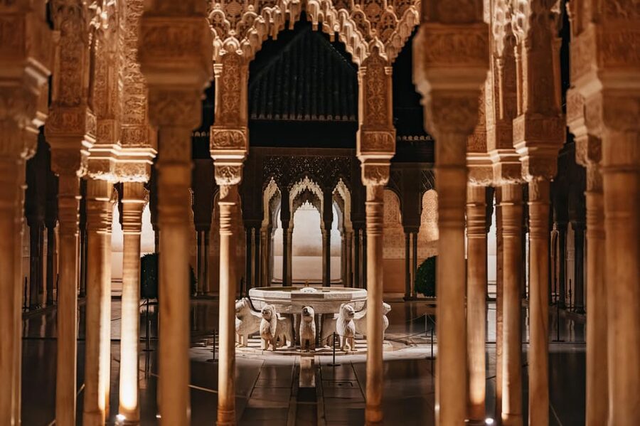 Granada: Alhambra and Nasrid Palaces Guided Tour at Night - Key points to know before booking