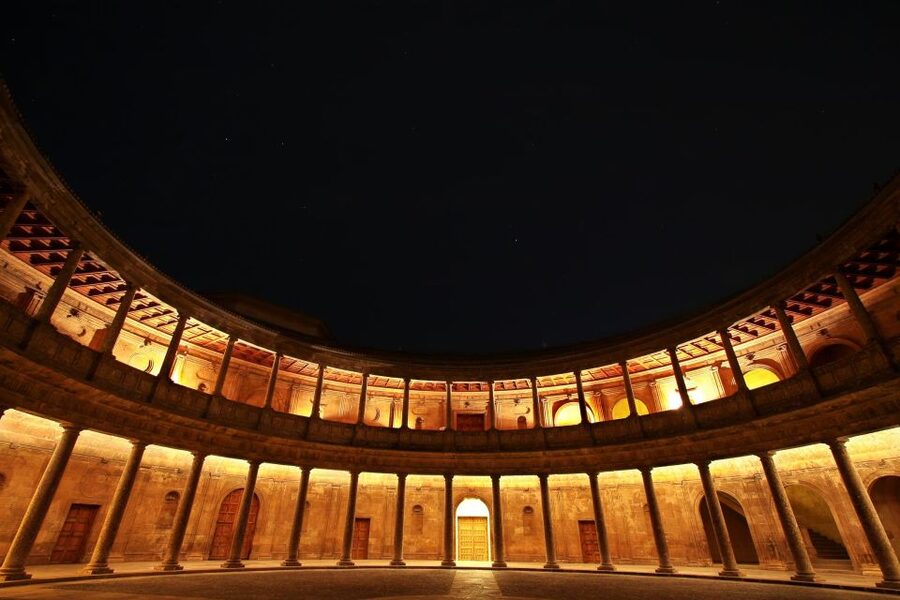 Granada: Alhambra Night Visit Entry Ticket - Generalife Gardens and Palace at night