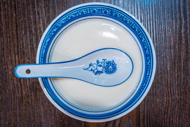 Guangzhou Evening Food Tour Through Local Neighborhood - Coconut chicken soup and the slow logic of Cantonese cooking