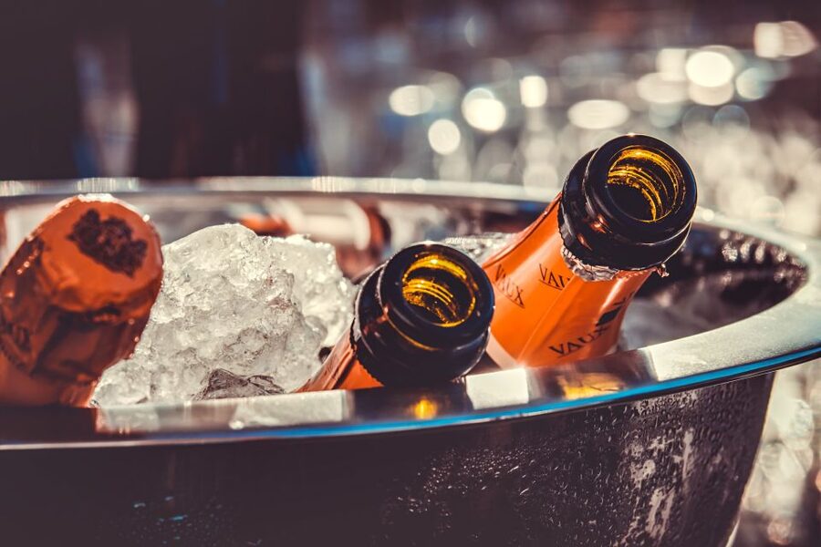 Hamburg: Saturday Night Boat Party - Unlimited drinks, with clear limits