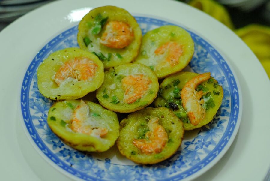 Ho Chi Minh City: Private Street Food Evening Walking Tour - Saigon banh mi and the four-flavor lesson