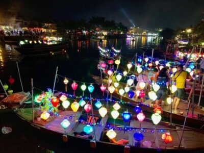 Hoi An: Evening Food Tour with 7 Tastings and Boat Trip