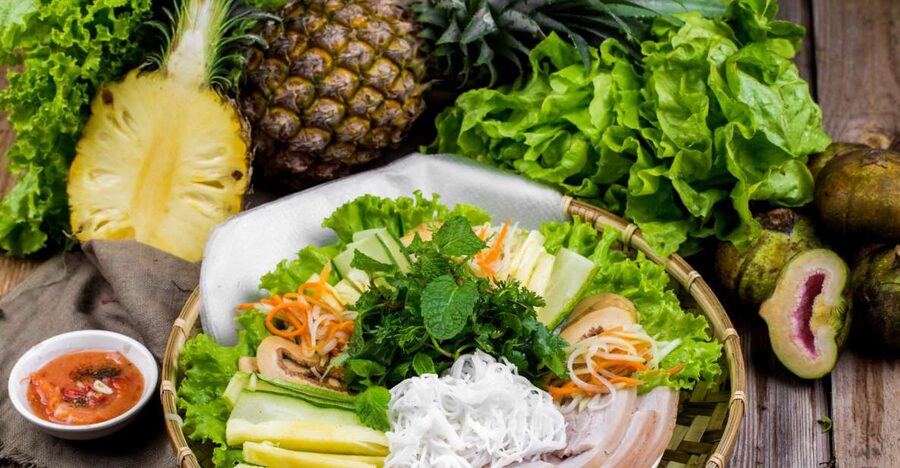 Hoi An: Evening Food Tour with 7 Tastings and Boat Trip - A 15-minute boat ride and a floating lantern