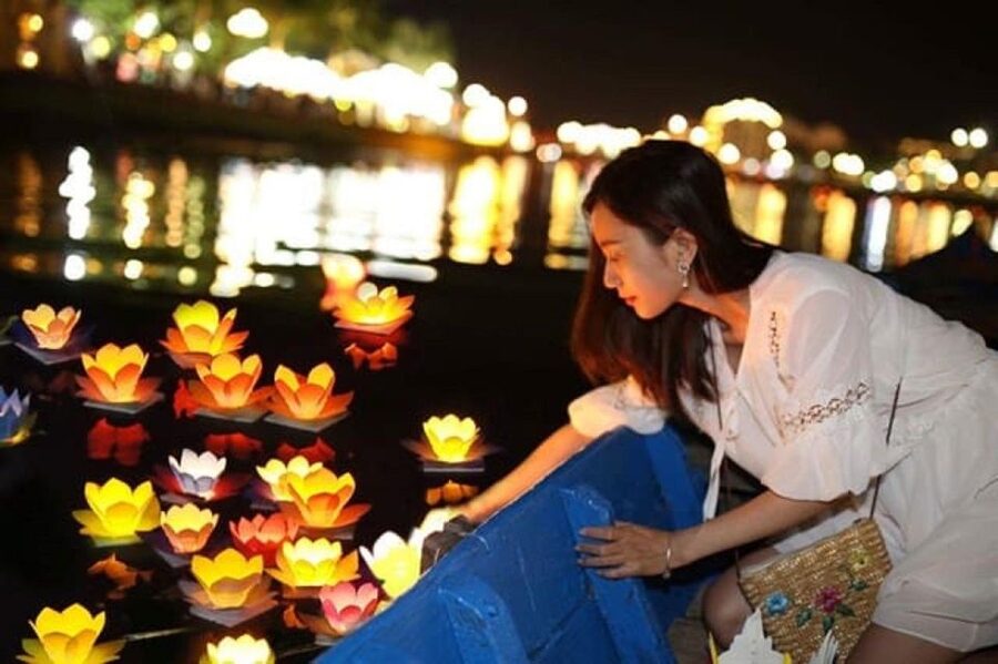 Hoi An : Hoai River Boat Trip by Night and Floating Lantern - Should you book this Hoi An lantern boat ride?