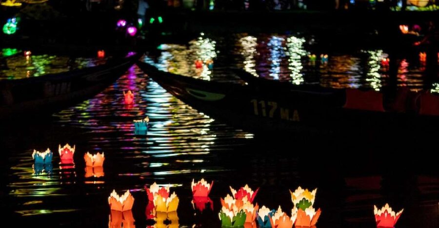 Hoi An : Hoai River Boat Trip by Night and Floating Lantern - Simple tips for a better evening