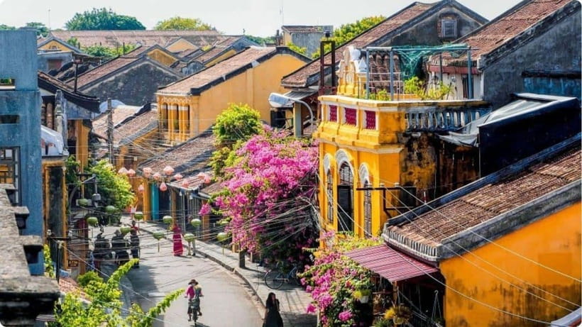 Hoi An: River Lantern Boat Experience with Free 5G eSIM - From the boat to Hoi An’s night market