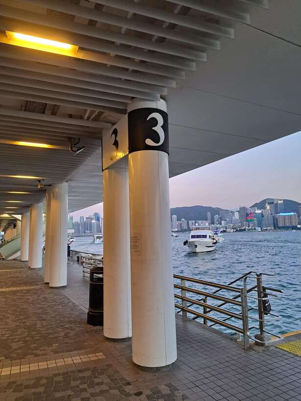 Hong Kong: Victoria Harbour Evening Cruise with Drinks - Key points to know before you book