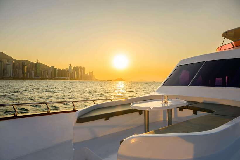 Hong Kong: Victoria Harbour Evening Cruise with Drinks - Why this short cruise works so well at night
