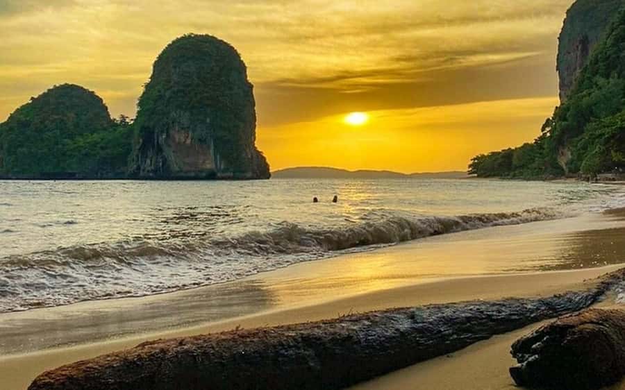 Krabi: Bioluminescent Plankton, Snorkeling & Sunset Tour - Ko Poda combines beach time, dinner, and sunset