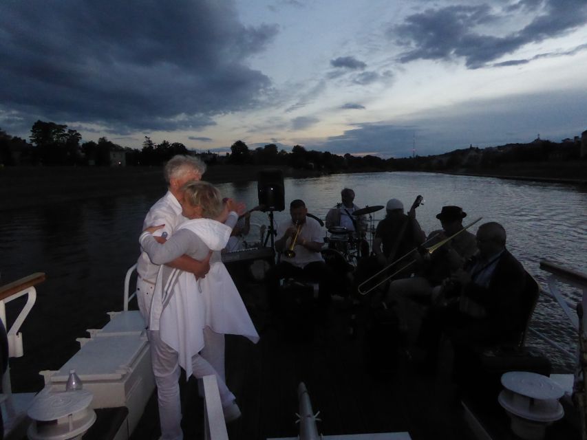 Krakow: Evening Cruise with a Glass of Wine - Who should book this cruise?