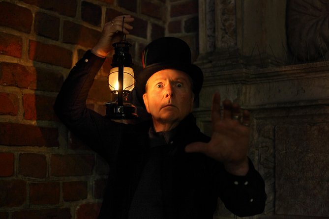 Krakow Night Tour: Ghosts, Vampires and Legends of the Old Town - A spooky introduction in Krakow’s main square