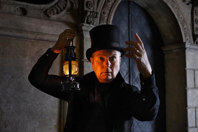 Krakow Night Tour: Ghosts, Vampires and Legends of the Old Town - Wawel Castle and medieval Cracow