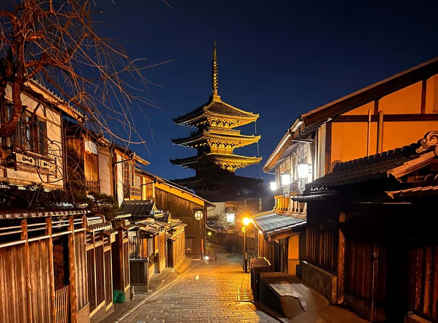 Kyoto: Gion Magical Night Walking Tour with Geisha Trivia - Why Gion works better after sunset