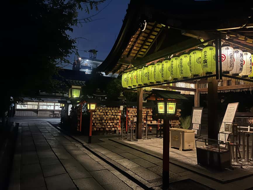 Kyoto: Gion Magical Night Walking Tour with Geisha Trivia - Who should book this Gion night walk?