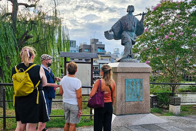 Kyoto Gion Night Walk & Geisha District Guided Tour - Yasaka Shrine adds a wider view of Kyoto tradition