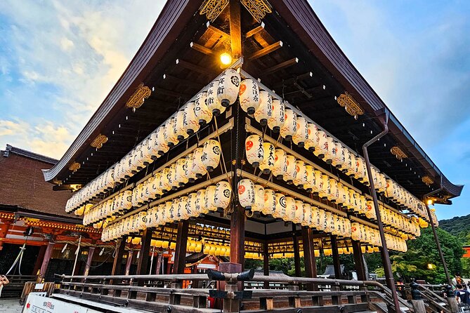 Kyoto Gion Night Walk & Geisha District Guided Tour - Choosing the right guide and group style