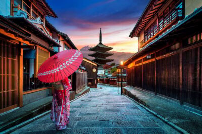 Kyoto: Gion Sunset Walking Tour with Local Guide