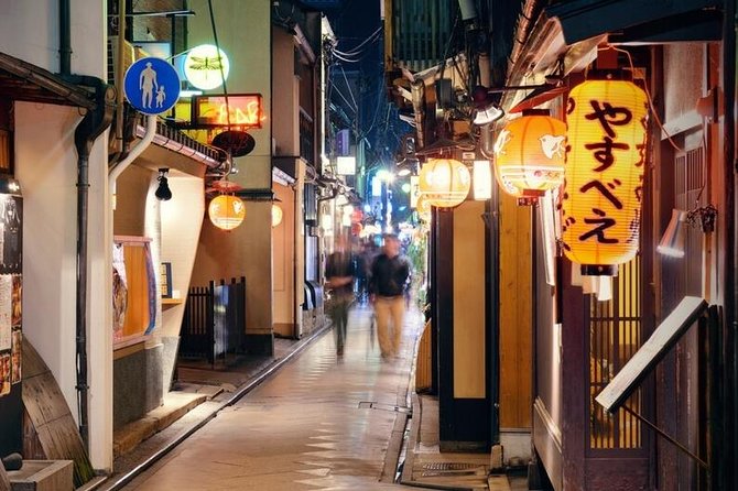 Kyoto Private Night Tour with a Local – Bars, Bites & Culture - Yasaka Shrine and a quieter side of Gion