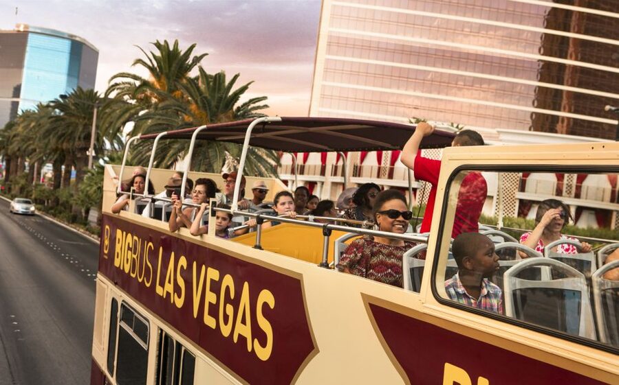Las Vegas: Sightseeing Night Tour by Open-top Bus - Audio commentary and live guides