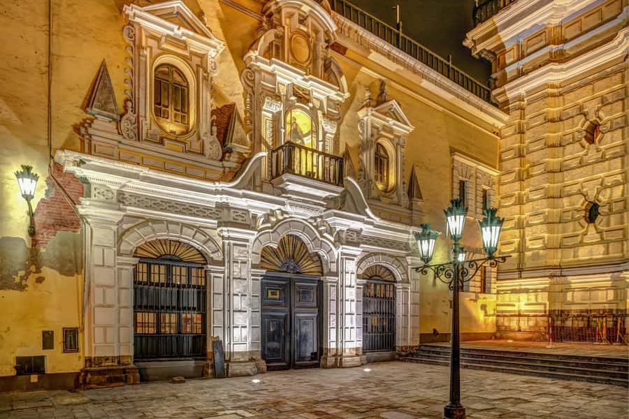 Lima: Water Magic Circuit, Downtown and Catacombs Night Tour - The Magic Water Circuit finale