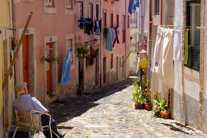 Lisbon by Night Tour: Fado Show and Dinner with Pick-up - Mouraria brings you closer to Fado’s roots