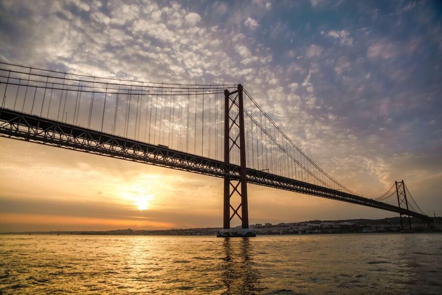 Lisbon: Disco Night Cruise with DJ and Open Bar - Christ the King across the Tagus