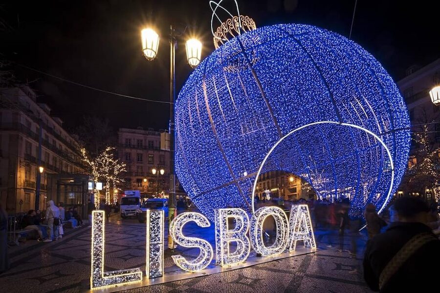 Lisbon: Private Christmas Lights Tour by Eco Tuk Tuk - What the guide adds to the ride