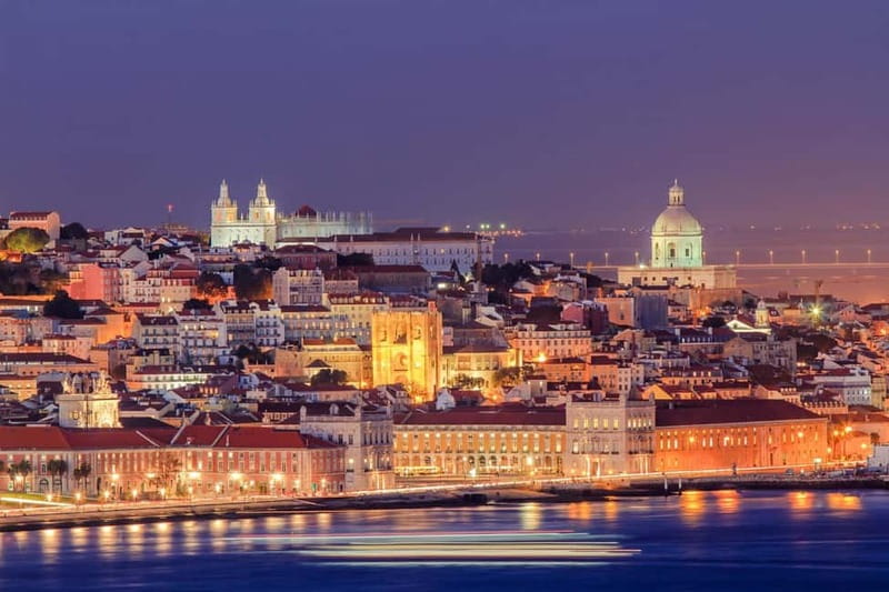 Lisbon: Private Night Tour with Fado Dinner Show - Dinner and Live Fado in Alfama