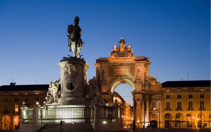 Lisbon: Private Night Tour with Fado Dinner Show - Why the Guide Can Make or Break the Night