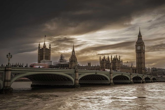 London by Night Sightseeing Tour - Open Top Bus - Tower Bridge brings the big photo moment