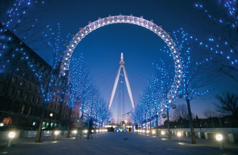 London: Christmas Lights Nighttime Bus Tour with Live Guide - Who will enjoy this most?